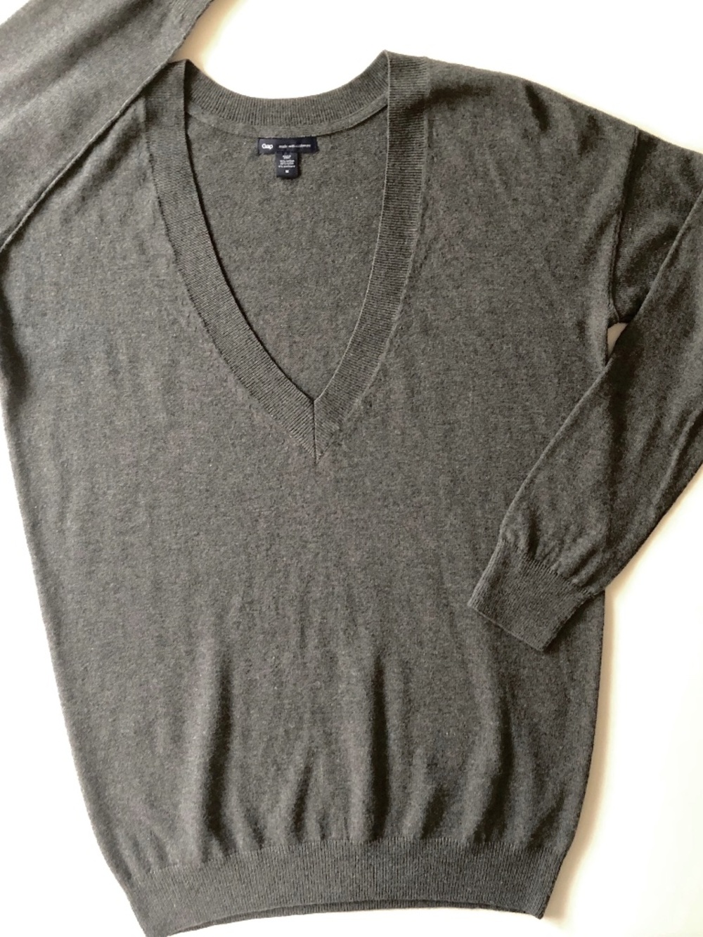 NWOT Gray V-Neck Tunic Sweater MED